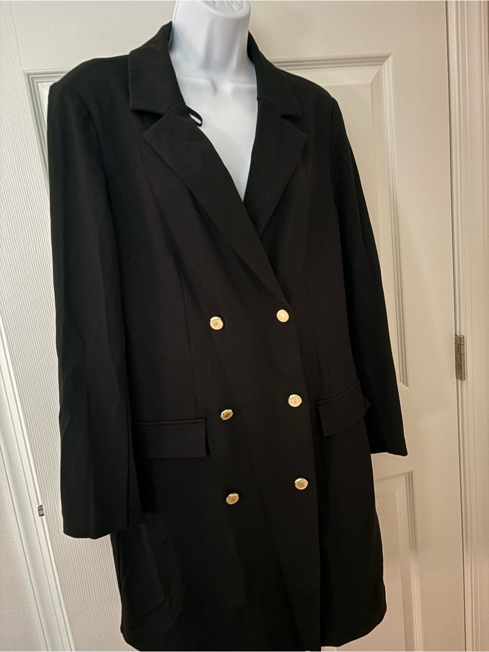 Women’s Tahari Long triple breasted Blazer/Coat Black  3 gold buttons Size 14